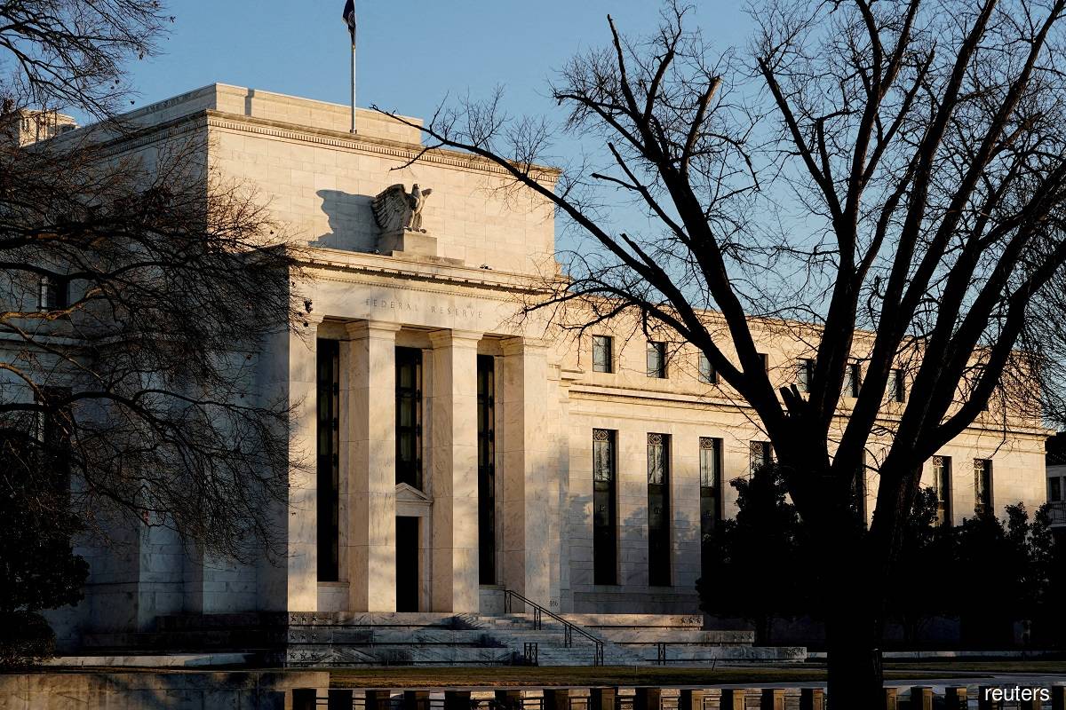 Most Fed officials seek to slow pace of interest-rate hikes soon
